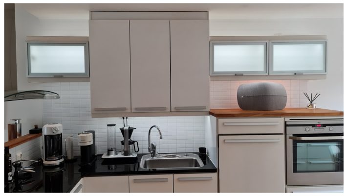 Instalace světelného pásu LED ve vitríně Instalace světelného pásu LED ve vitríně