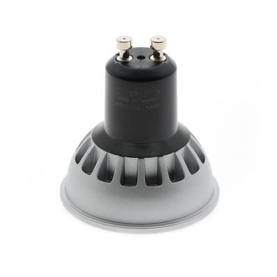 Energeticky účinná bílá LED žárovka s paticí GU10, úhlový pohled s bílým pozadím, ideální pro řešení cíleného osvětlení.
