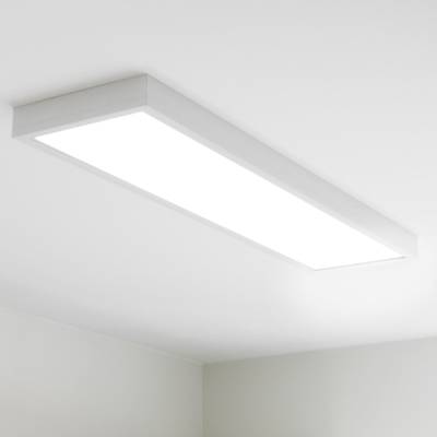Moderní obdélníkové bílé stropní svítidlo LED, které osvětlí minimalistickou místnost jasným a energeticky úsporným světlem. Ideální pro domácí dekorace.