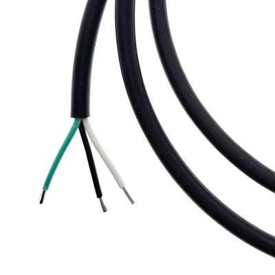 Napájecí kabel osvětlení se třemi viditelnými vodiči pro instalaci LED: zeleným, černým a bílým.