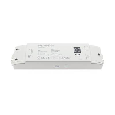 Obdélníkový DALI 50W LED regulátor, bílé pouzdro, digitální displej, specifikace vytištěny na horní straně.