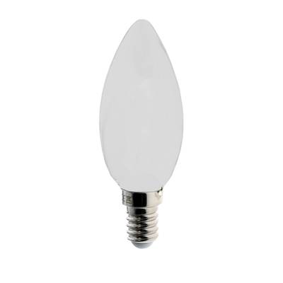 Alternativní text: LED lampa ve tvaru svíčky se stříbrnou šroubovací paticí, svislá na bílém podstavci, ideální pro energeticky úsporná řešení osvětlení.
