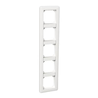 Bílá čtyřřadá spínací deska pro osvětlení LED, svislá montáž na stěnu, obdélníkové otvory pro ovládací prvky.