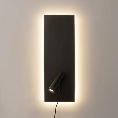 Moderní obdélníkové černé nástěnné svítidlo s nastavitelným bodovým světlem, ideální pro moderní interiéry a energeticky úsporná řešení osvětlení LED.