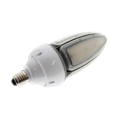 LED žárovka se spirálovou paticí a průhledným plastovým krytem s obdélníkovými LED panely na bílém pozadí, ideální pro energeticky úsporné osvětlení.