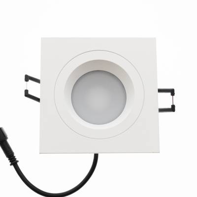 Obdélníkové vestavné stropní svítidlo LED, bílé provedení, kulatý design, připojený černý kabel, energeticky úsporné moderní osvětlení pro každou místnost.