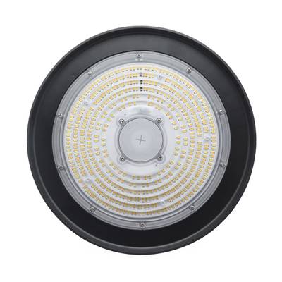 Kulaté černé svítidlo LED s několika malými žárovkami v kruzích, pohled zespodu. Energeticky úsporné, moderní průmyslové osvětlení.