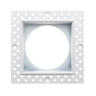 Čtvercový kovový rám pro osvětlení LED s kruhovým středovým otvorem a perforovanými okraji, ideální pro přizpůsobitelné instalace osvětlení.
