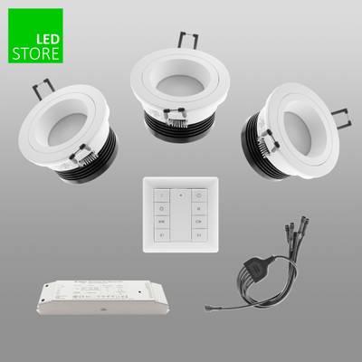 Obrázek tří kruhových LED světel s dálkovým ovládáním, kabeláží a ovládací skříňkou na šedém pozadí; zelené logo "LED STORE" v rohu. Ideální pro vaše potřeby v oblasti osvětlení.