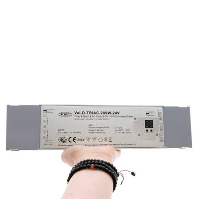 Ruční šedý stmívatelný LED regulátor VaLO TRIAC 200W-24V s informacemi o modelu a specifikacemi na povrchu.