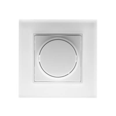 Detail bílého stmívače, který je ideální pro regulaci jasu světla LED, s elegantním bílým pozadím.