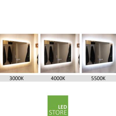 Tři zrcadla se světly LED: 3000K teplé, 4000K neutrální a 5500K studené. Níže je logo obchodu s LED osvětlením.