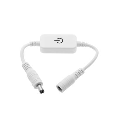 Napájecí kabel s centrálním vypínačem a symbolem napájení; má konektory samec a samice. Ideální pro bezproblémovou integraci systému LED osvětlení.