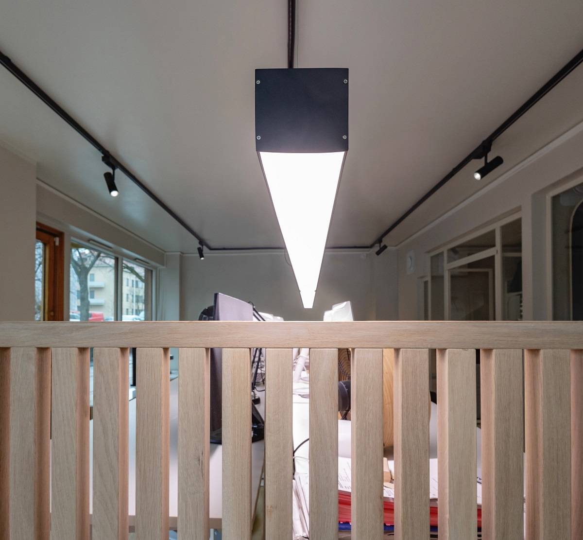 Plochý světelný povrch a ostré bílé led pásky LedStore.fi