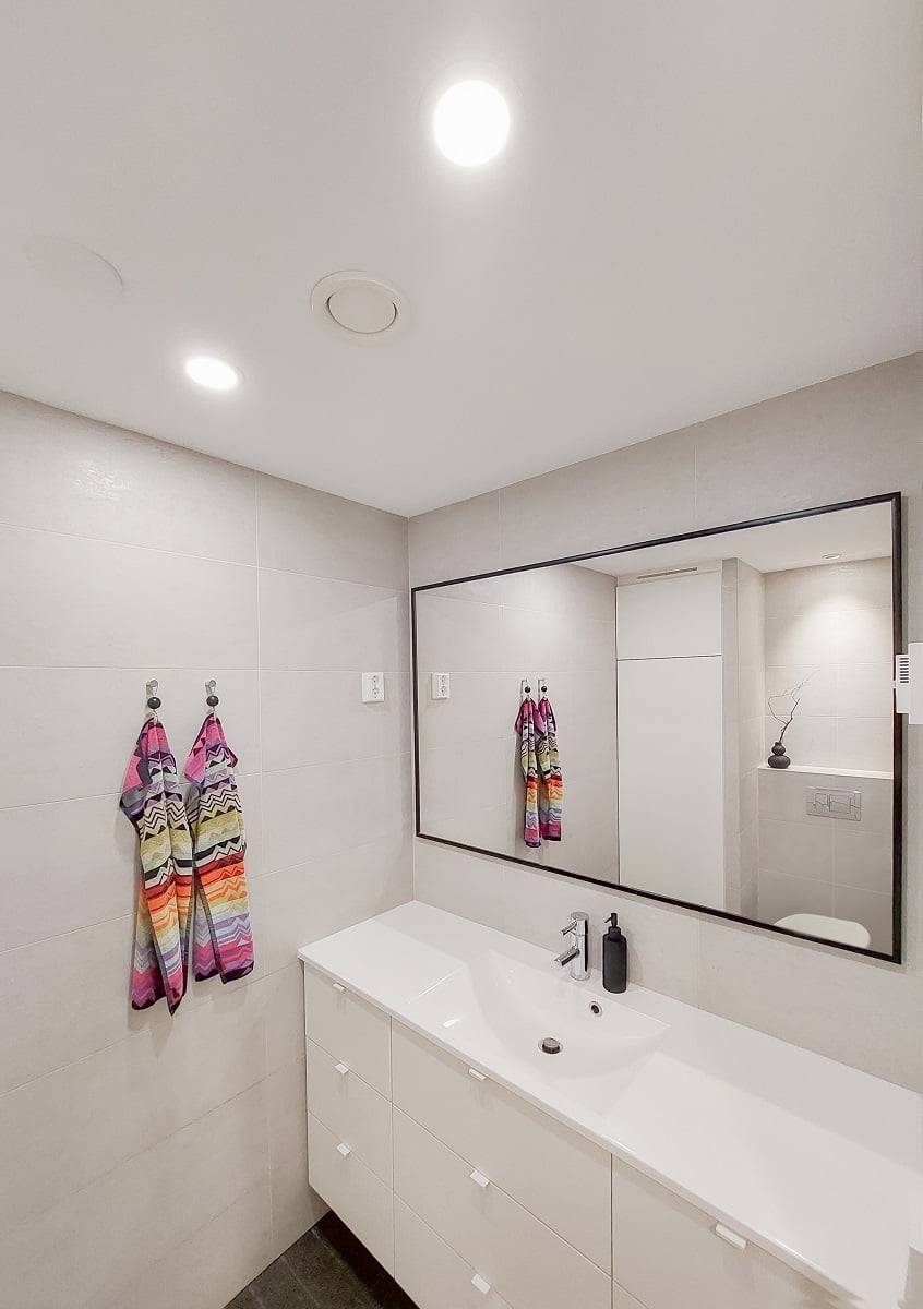 Svítidla Plafond 160 osvětlují malou toaletu. ©LedStore