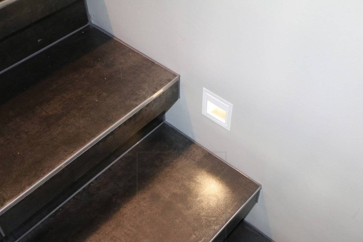 Veletrh bydlení 2015: Nástěnná svítidla INWALL jako osvětlení schodiště. Ledstore.fi