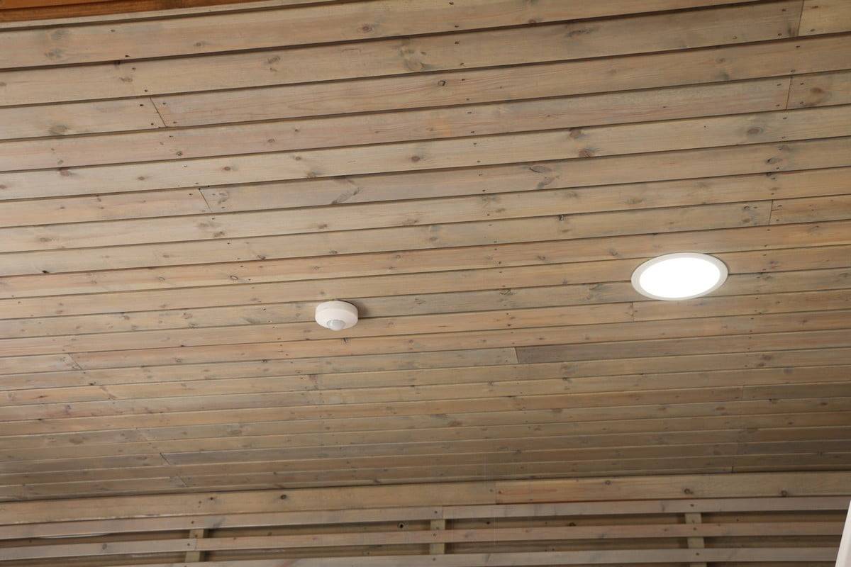 Veletrh bydlení 2015: kulaté plafony na střeše terasy. Ledstore.fi