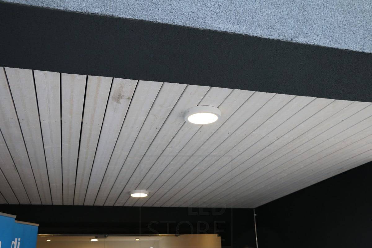 Veletrh bydlení 2015: povrchová panelová světla ve stříšce. Ledstore.fi