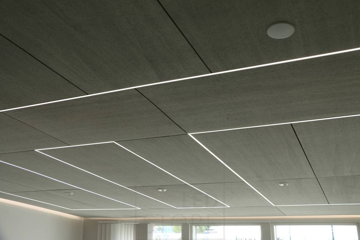 Veletrh bydlení 2018: led pásek vložený do akustického panelu Konto jako obvodový a liniový. Ledstore.fi