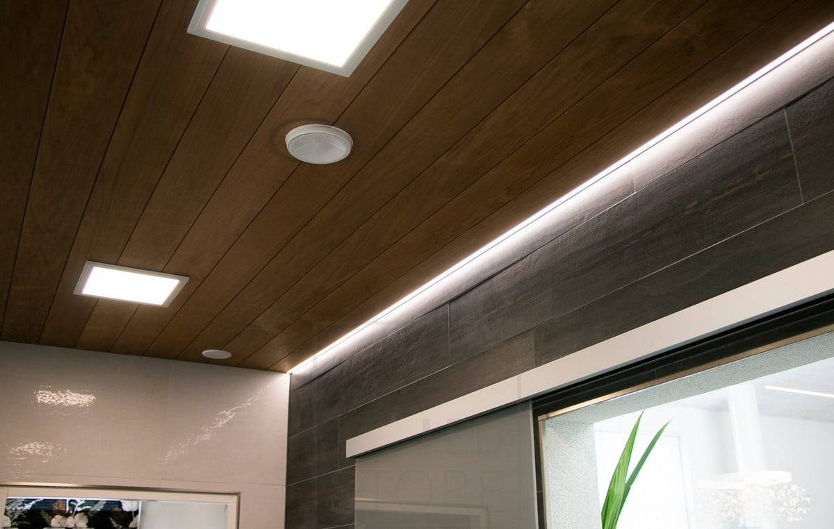 Housing Fair 2018: 300x300 led panel a led pásek v nízkém profilu na úrovni panelu. Ledstore.fi