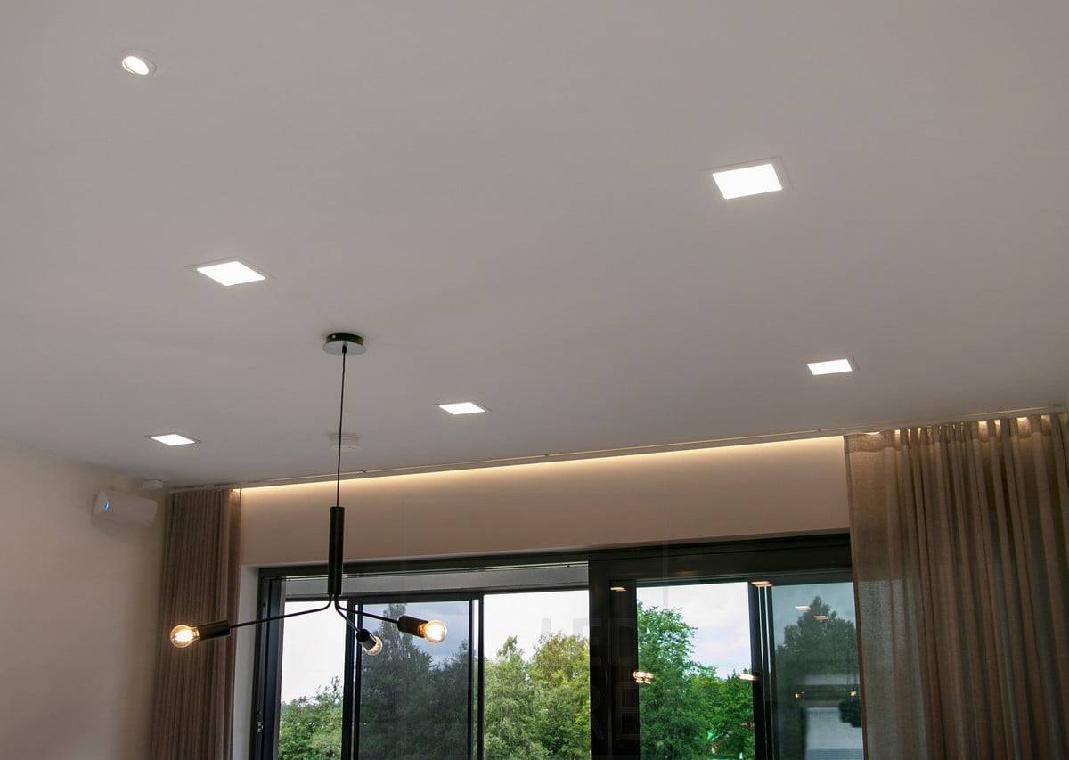 Veletrh bydlení 2018: panel LED 200x200 a nepřímé světlo za záclonou. Ledstore.fi