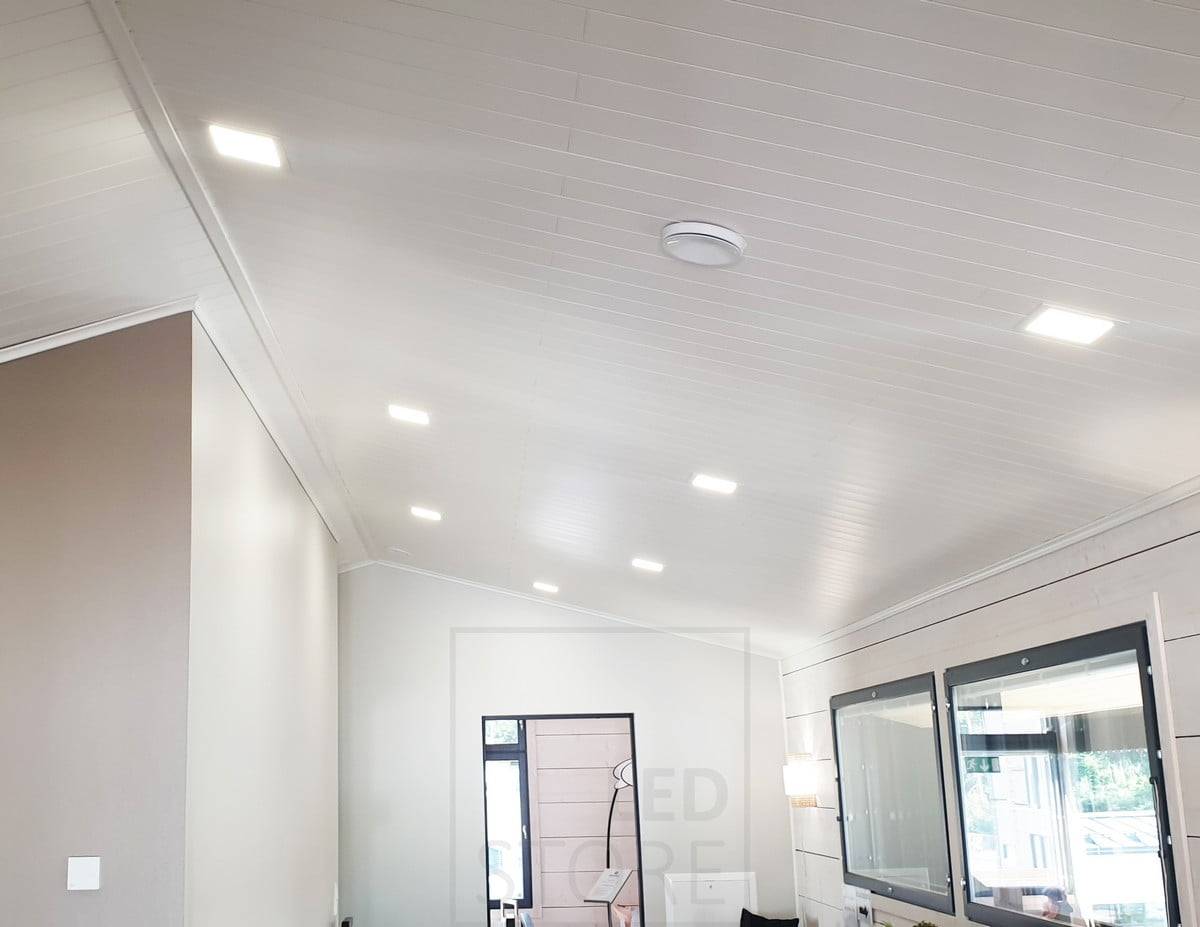 Veletrh bydlení 2020: 200mm kulatý led plafón ve stropě obývacího pokoje. Ledstore.fi