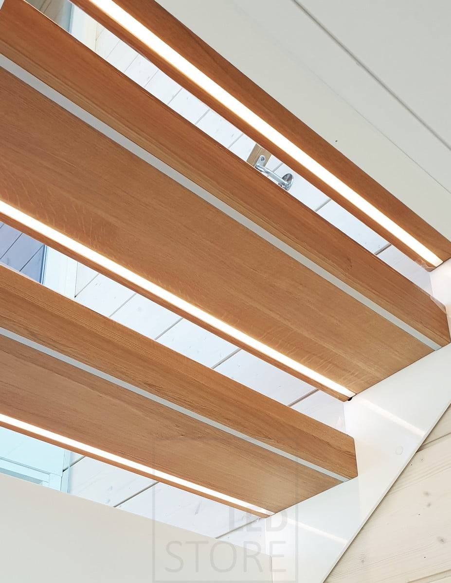 Veletrh bydlení 2020: LED páska vložená do spodní části schodiště. Ledstore.fi