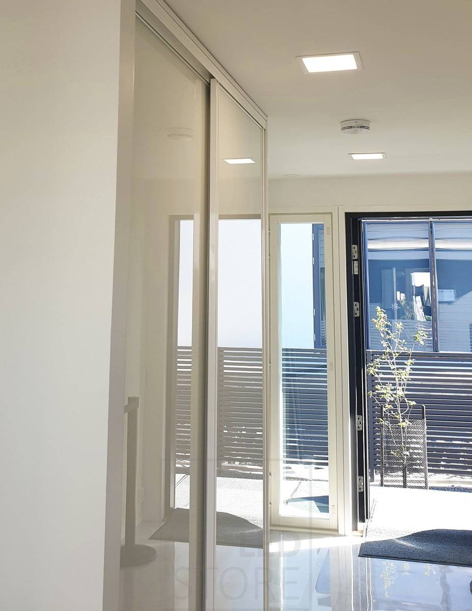 Veletrh bydlení: 200x200 led panelů v předsíňovém boxu. Ledstore.fi