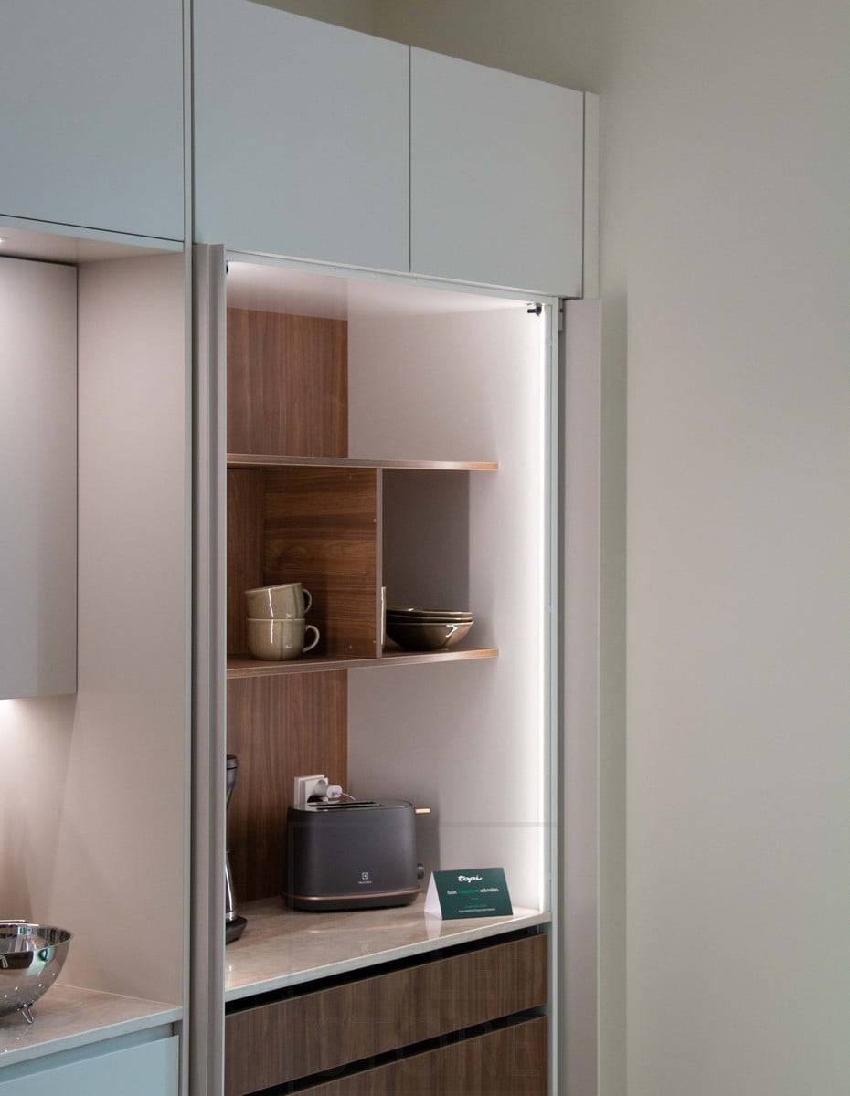 Snídaňová skříň s led světly. Ledstore.fi