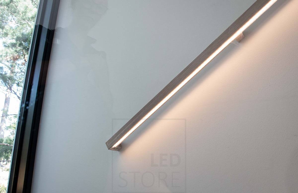 Housing Fair 2022: Led profil zasazený do dřevěného zábradlí. Ledstore.fi
