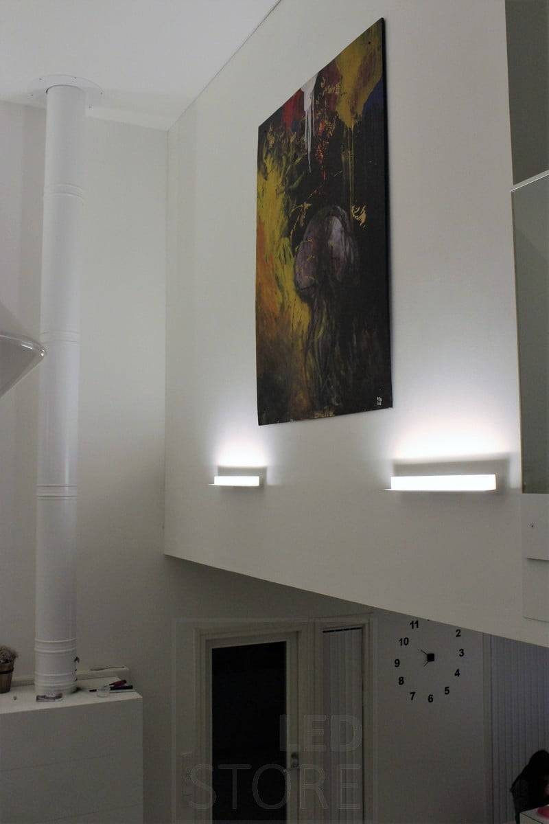 Pomocí svítidla Led WALL BLADE můžete také snadno vytvořit nepřímé osvětlení tak, že jej umístíte tak, aby světlo směřovalo vzhůru. Světlo směřující vzhůru také zvýrazní umělecká díla. Ledstore.fi