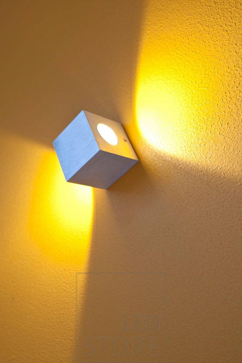 Obousměrné nástěnné led svítidlo CUBIC má jednoduchý a moderní design. Ledstore.fi