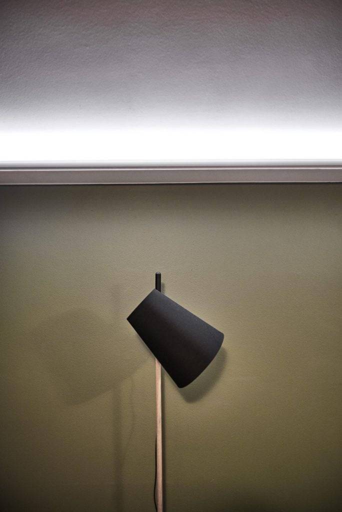 Alttext: "Logo LED STORE s bílým textem na zeleném pozadí, s nápisem "LED STORE" umístěným vertikálně v bílém čtverci.