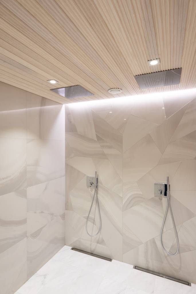 Bílý text LED STORE na zeleném pozadí s bílým obrysem uprostřed čtverce, který odráží ekologická a energeticky účinná řešení osvětlení.