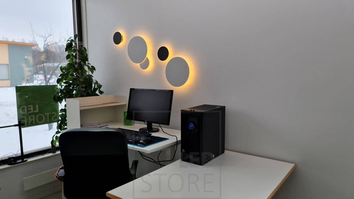 Dekorativní nástěnné led světlo ECLIPSE s nastavitelnou teplotou barev. Nástěnná svítidla lze sestavit dohromady a vytvořit tak dokonalou sadu pro vás Ledstore.fi
