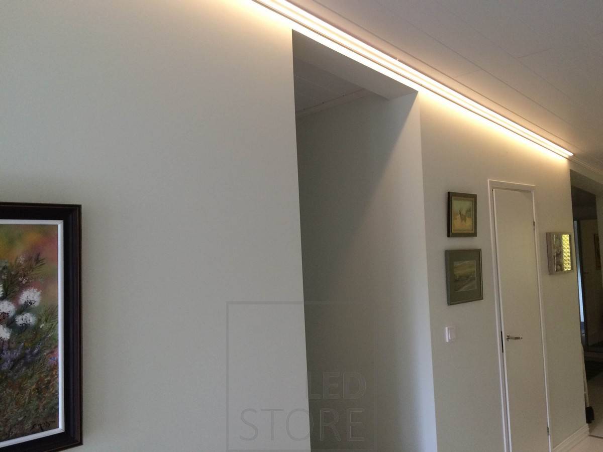 Nepřímé náladové osvětlení na chodbě. Ledstore.fi