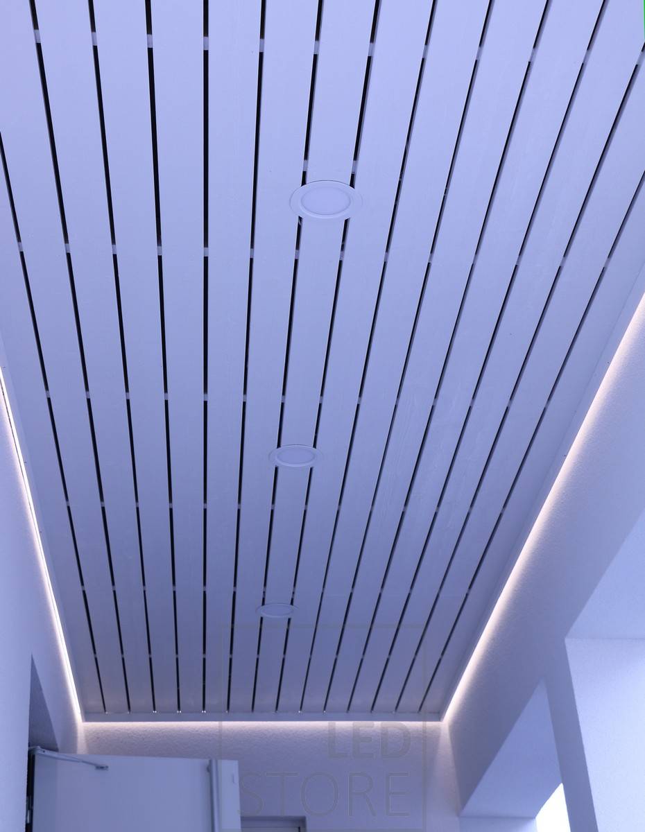 Nepřímé osvětlení prostoru. Pás světla Led osvětluje prostor skrze stěnu a vytváří tak atmosférické světlo. Ledstore.fi