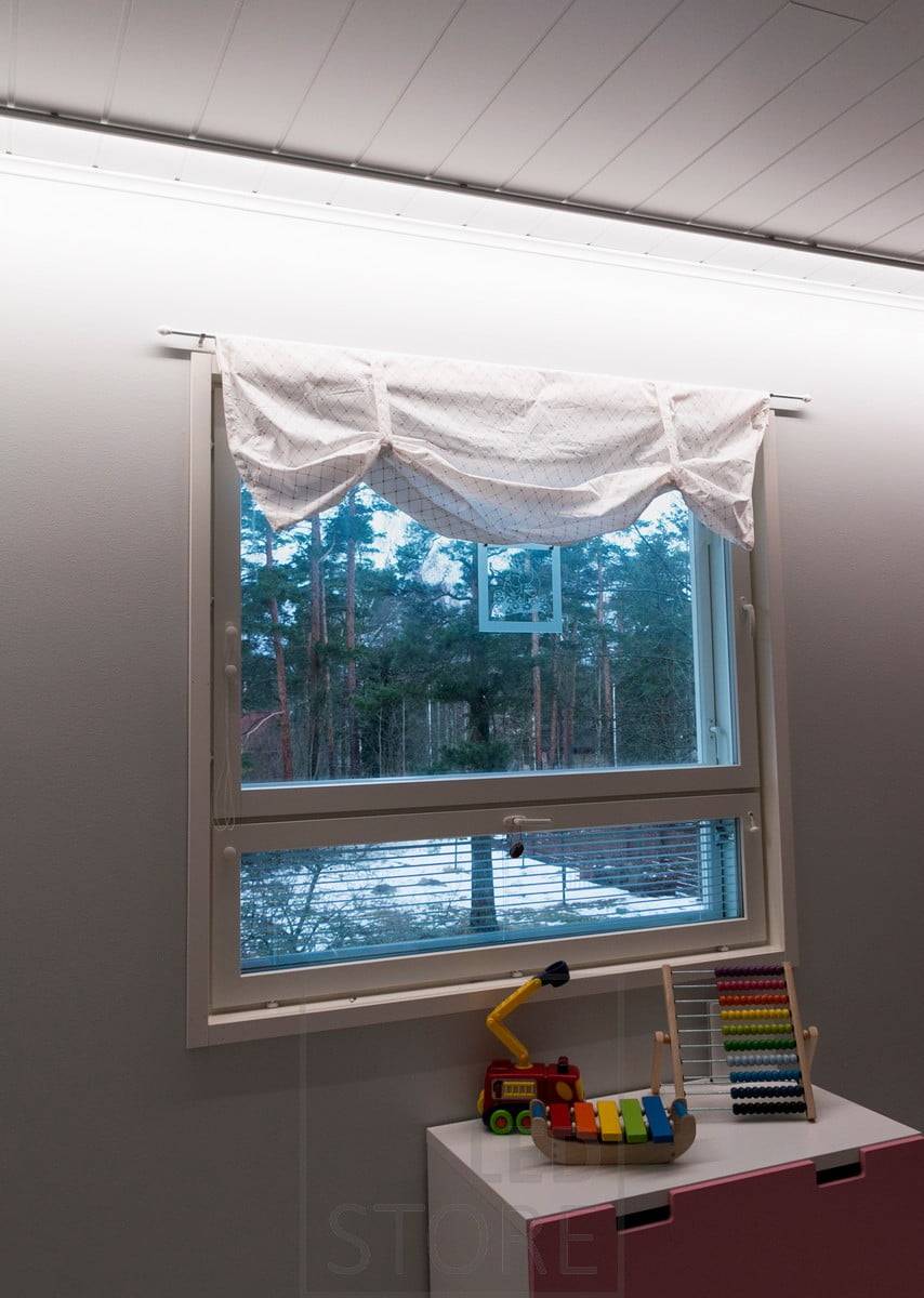 Nepřímé osvětlení v ložnici s led profilem na stěně. Ledstore.fi