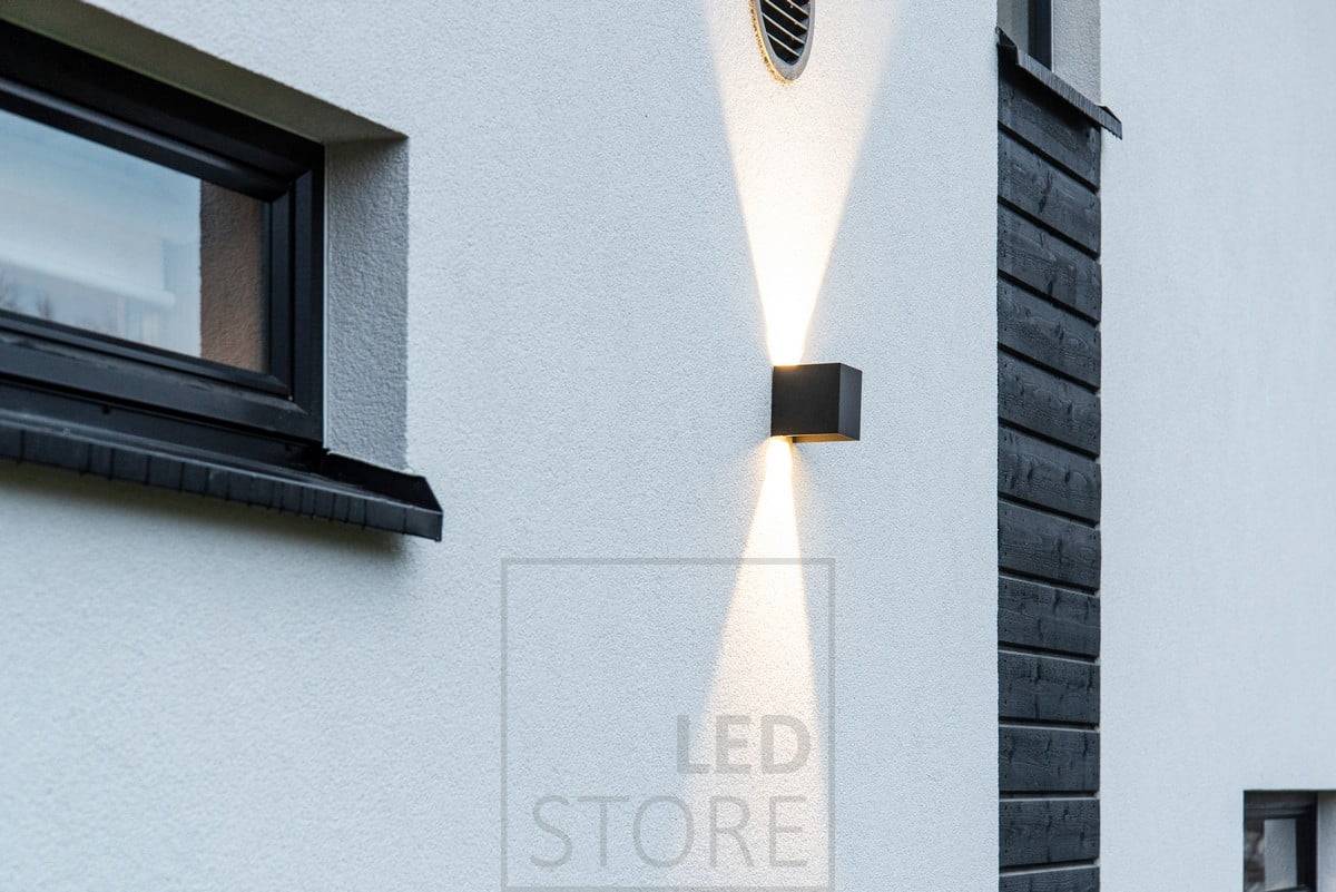Černé nástěnné led svítidlo FUNK svítí ve dvou směrech. Světlo je ideální do skandinávských interiérů a moderních domácností. Ledstore.fi