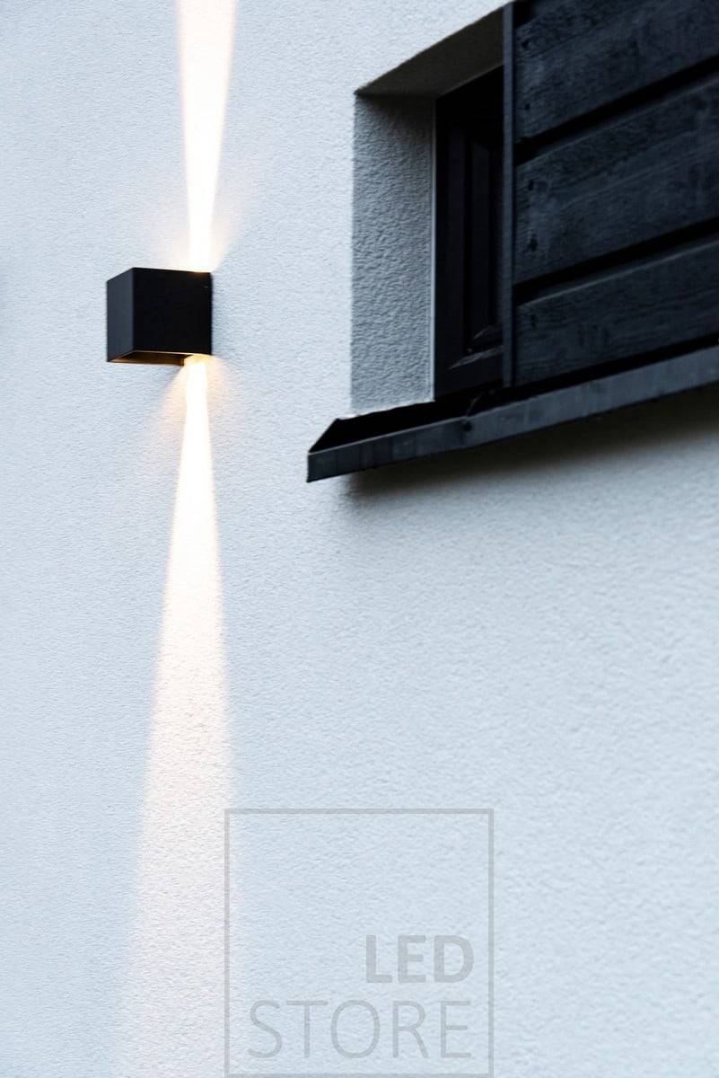 Nástěnná led lampa FUNK, svítí ve dvou směrech. Úhel otevření světla je nastavitelný tak, aby vyhovoval vašim potřebám. Ledstore.fi