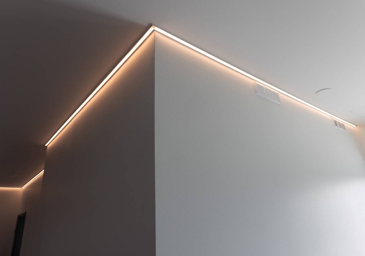 LED pásek v hliníkovém profilu pro povrchovou montáž