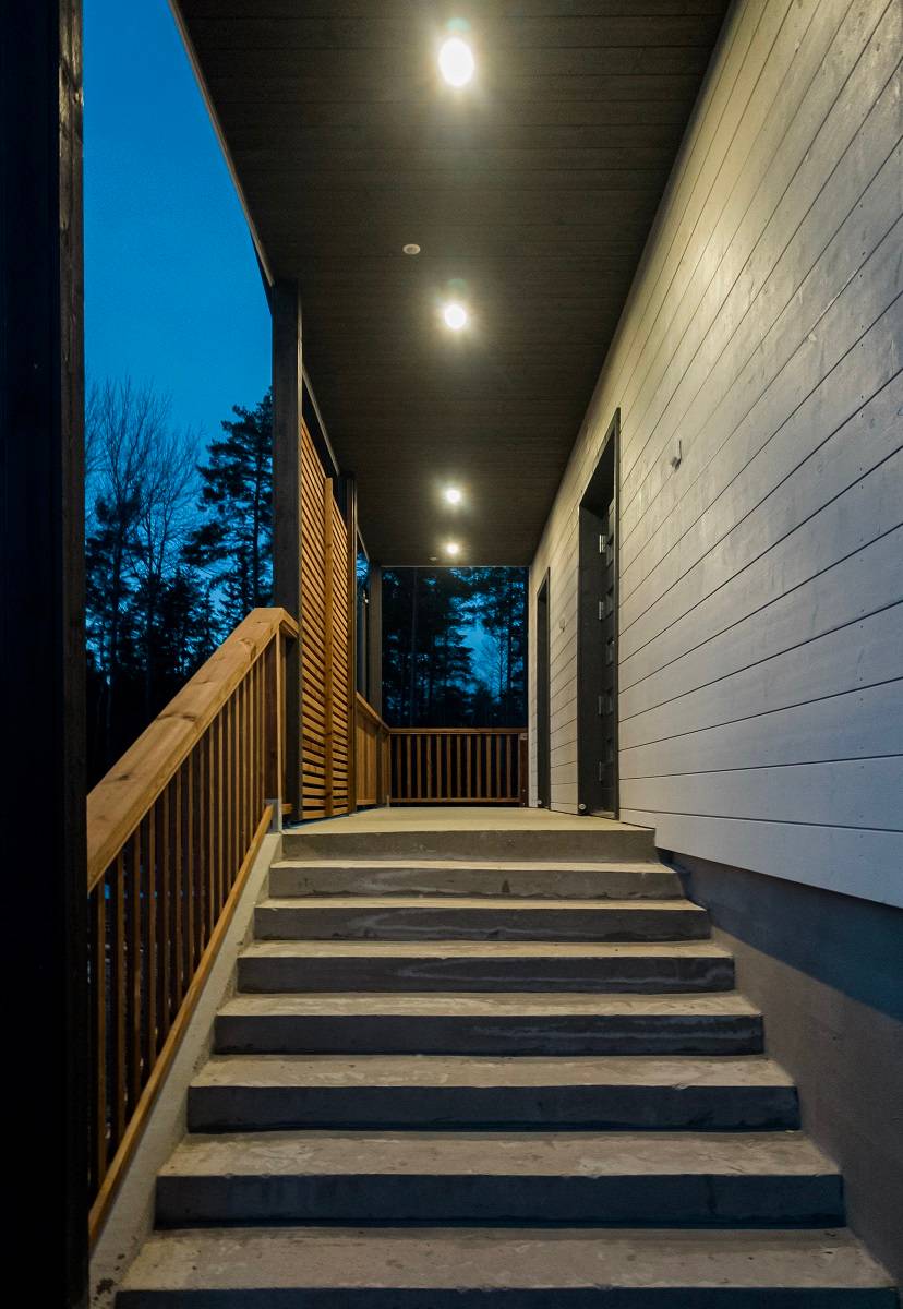 LED reflektory na střeše terasy