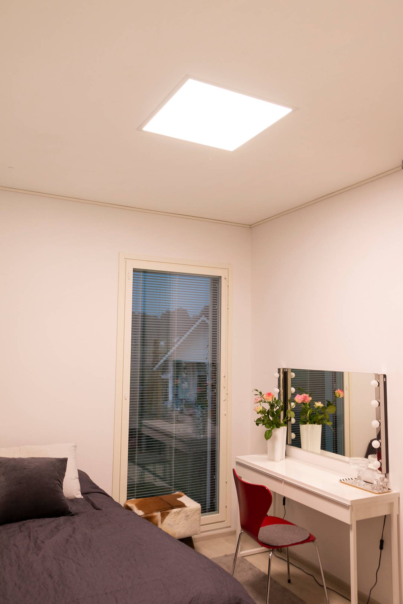 Panel Led krásně rovnoměrně svítí a připomíná střešní okno. Ledstore.fi