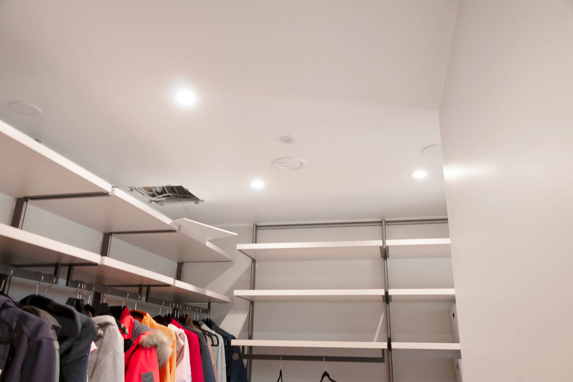 Bodové osvětlení ve skříni. Ledstore.fi
