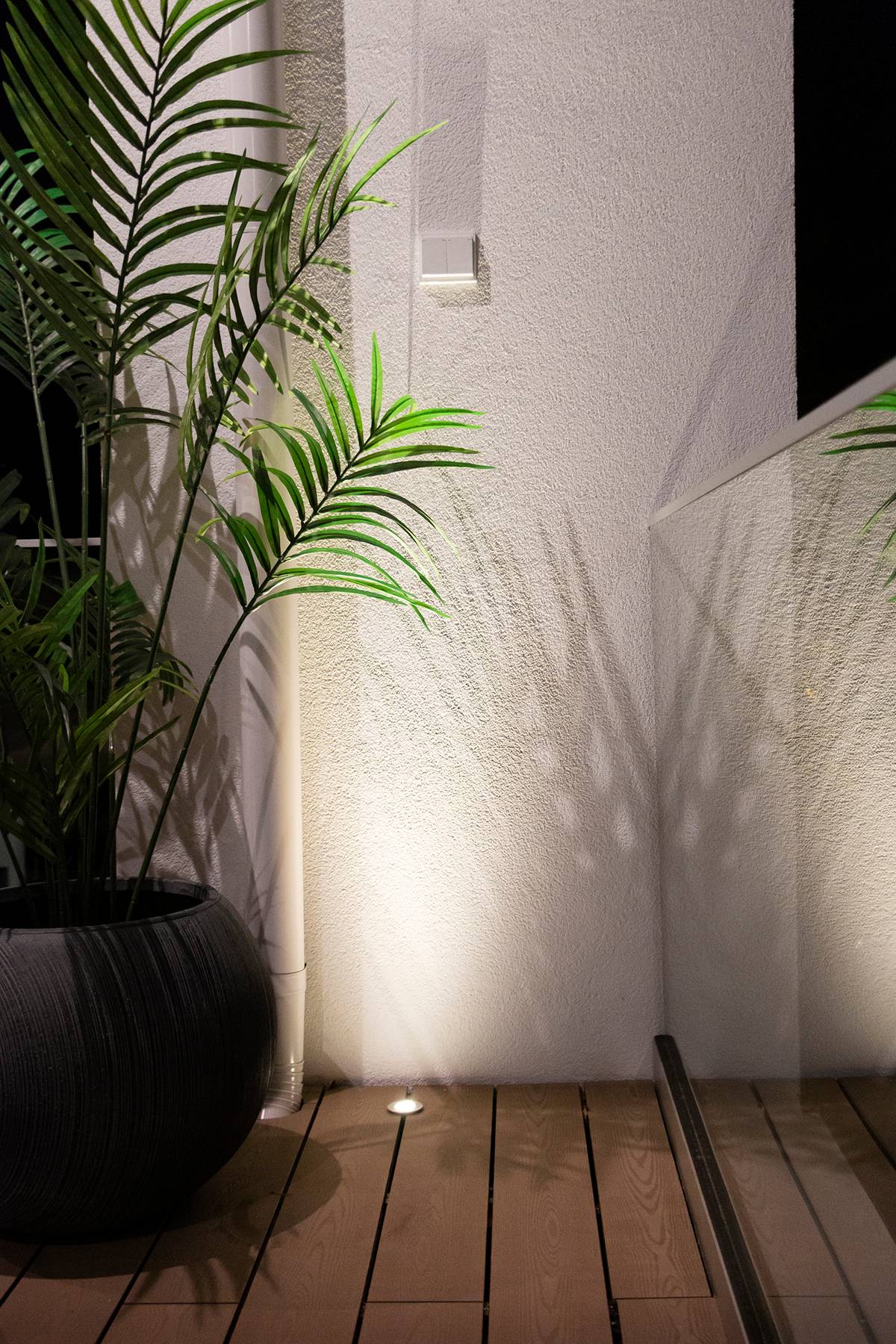 Logo LED Store: zelený čtverec s bílým obrysem, "LED STORE" uprostřed jasně zeleného pozadí.