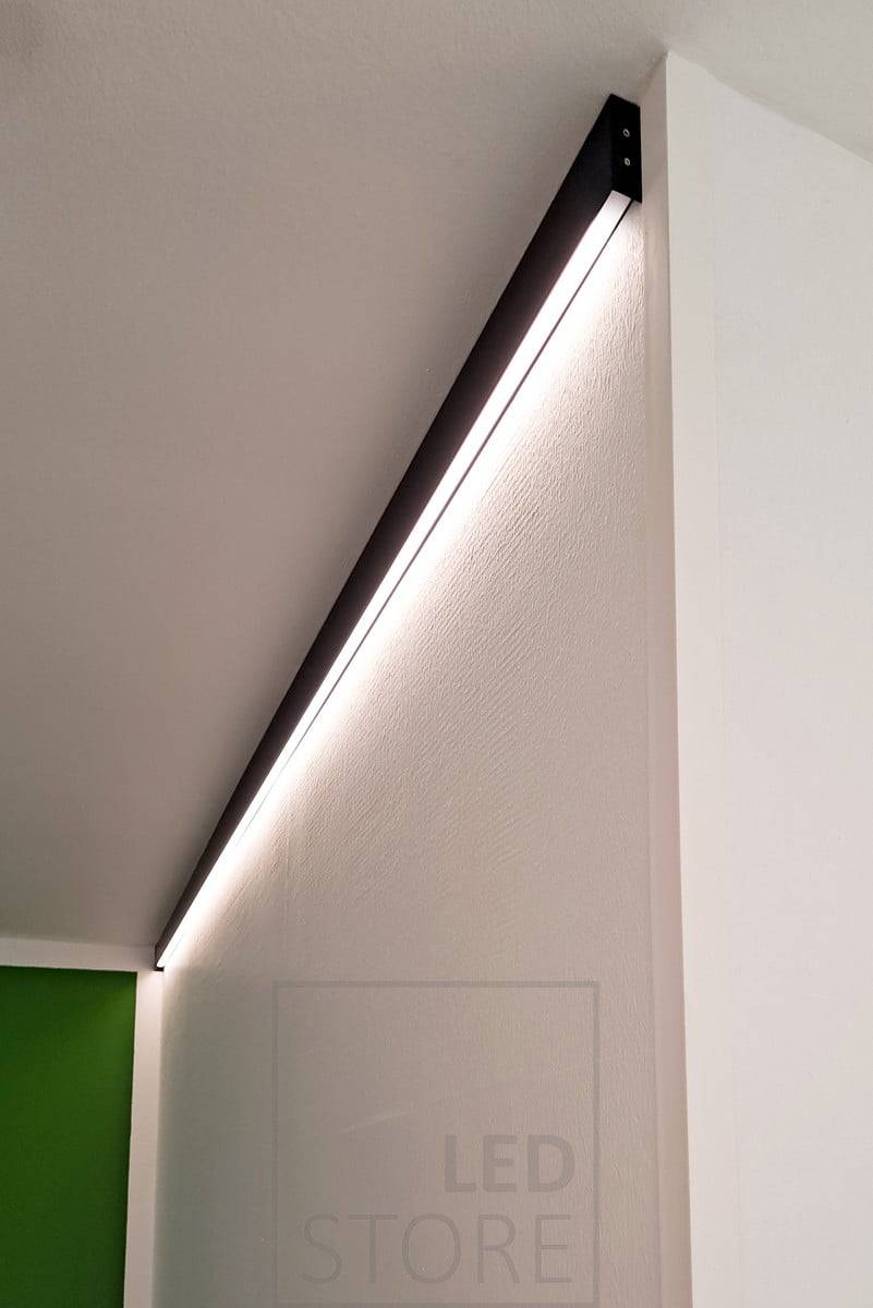 Náhradní hliníkový profil pro střešní lať. Vnitřní LED pásek svítící směrem dolů. Ledstore.fi