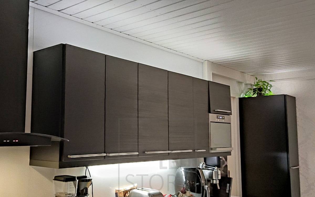 Nepřímé náladové a pracovní osvětlení v kuchyni. Ledstore.fi