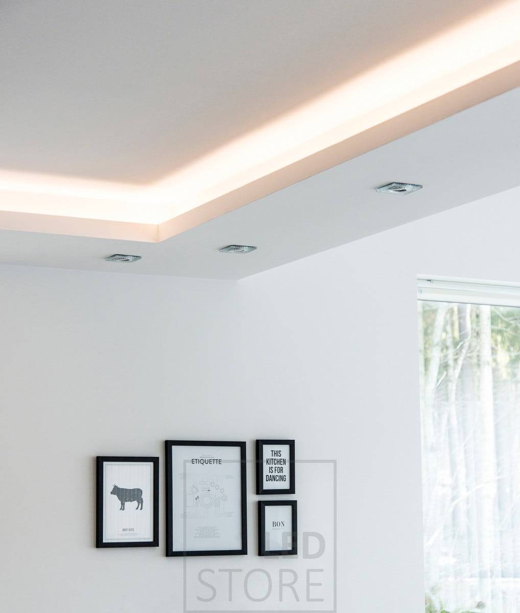 Spouštěcí vlajka má skvrny a LED pásek nad vlajkou, který osvětluje přední a horní část vlajky. Ledstore.fi