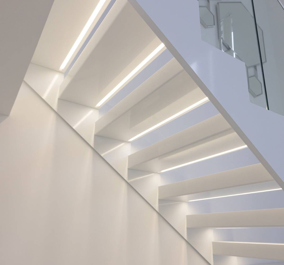 LED STORE" tučným písmem uvnitř bílého čtverce na zeleném pozadí, propagující energeticky účinné výrobky LED osvětlení.