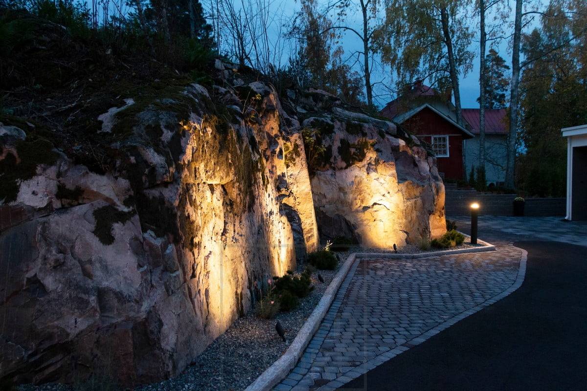 Zemní světlo Led SPIKE osvětlující a zvýrazňující skálu. Ledstore.fi